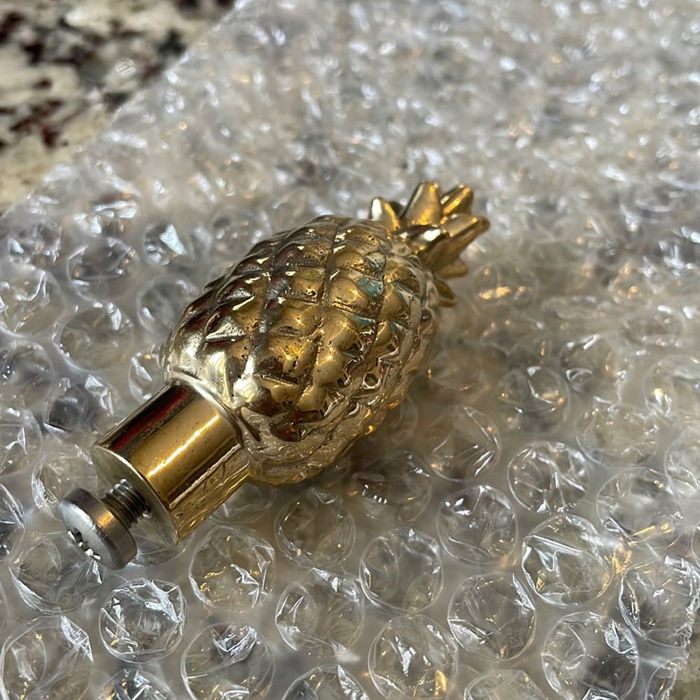 NWOT Staub Pineapple knob